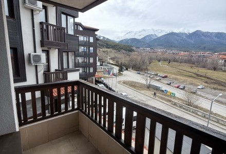 Stylish Three-Bedroom Apartment with Panoramic Views in Bansko